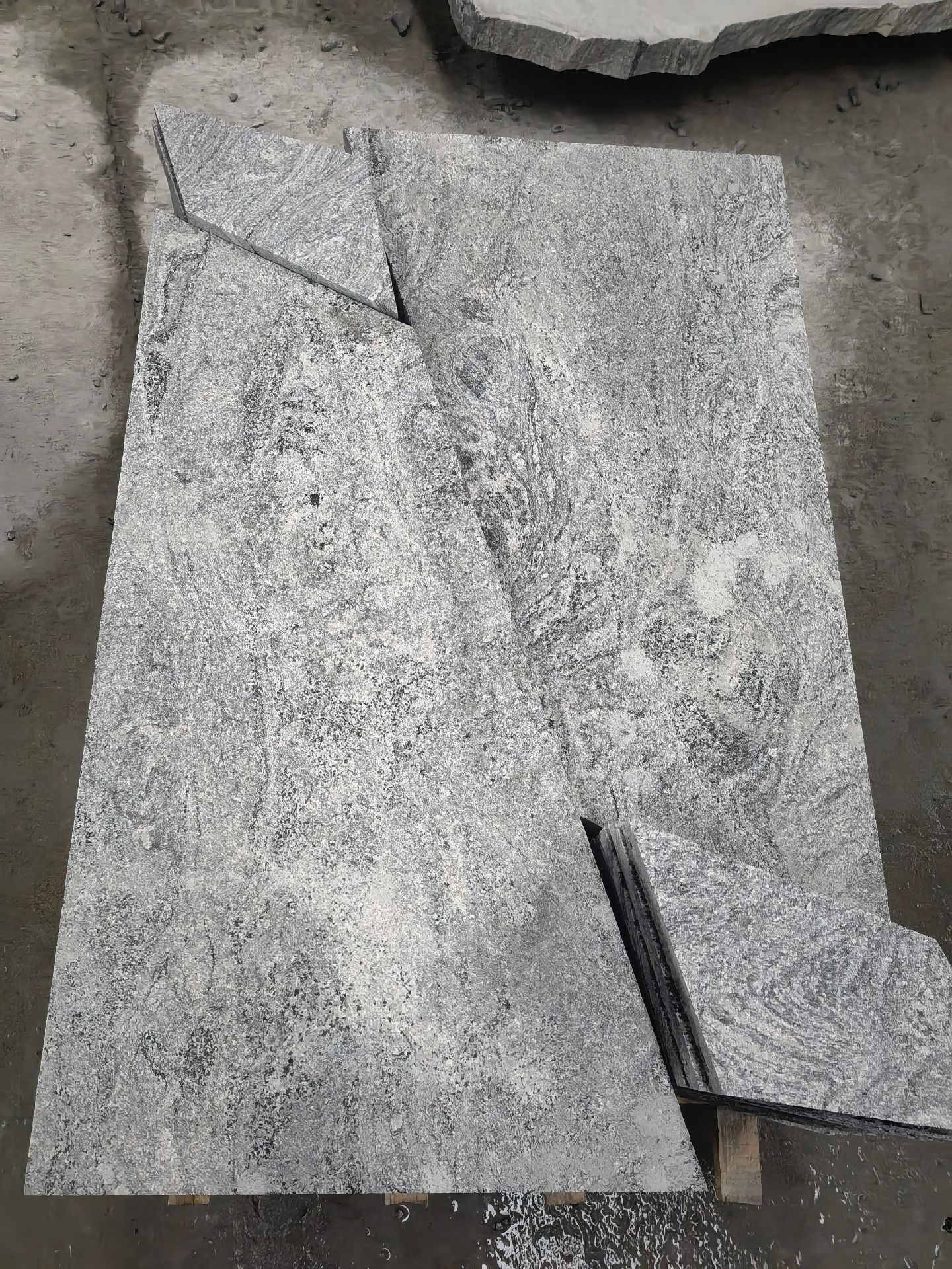 浪淘沙石材廠(chǎng)家：創(chuàng  )新工藝，卓越品質(zhì)